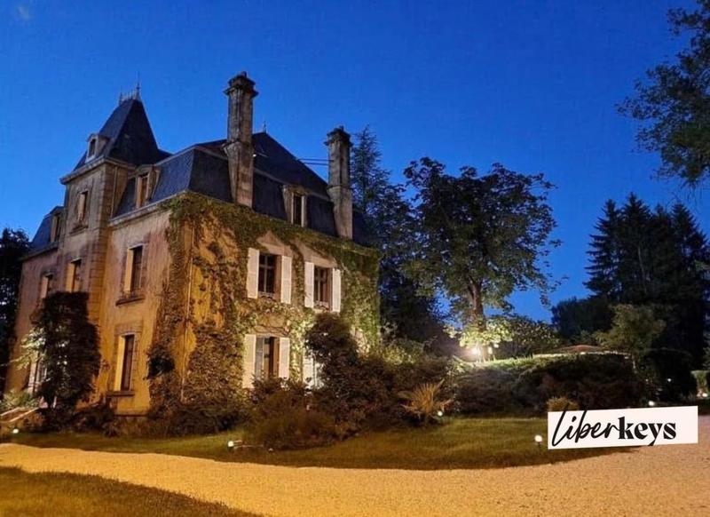 Maison bourgeoise - 650 m² - 11 pièces