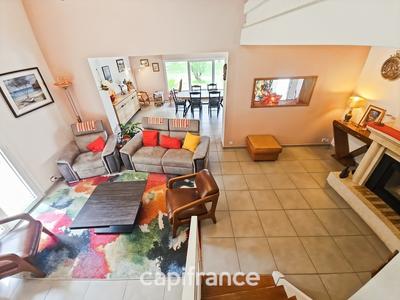 Maison - 162 m² - 8 pièces