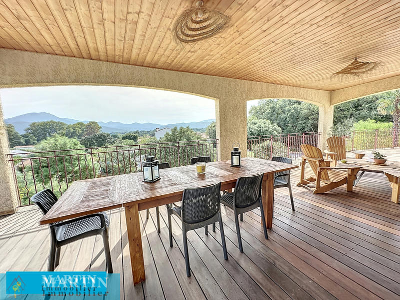 Villa - 325 m² - 10 pièces