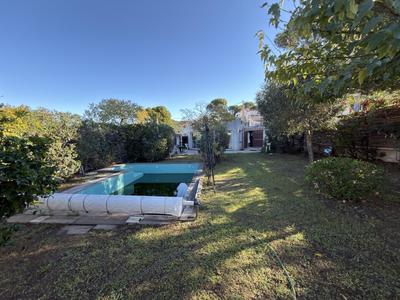 Maison - 170 m² - 4 pièces