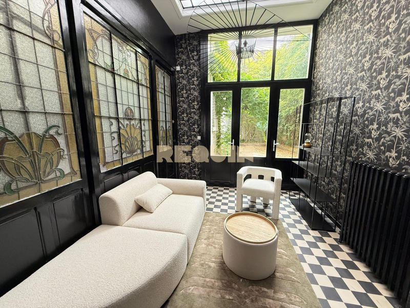 Maison - 230 m² - 9 pièces