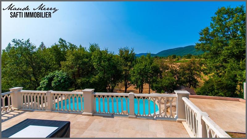 Maison - 165 m² - 6 pièces