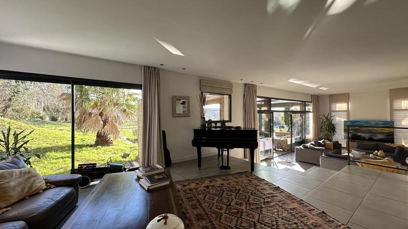 Propriété - 350 m² - 11 pièces