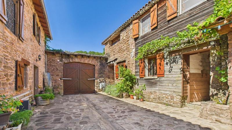 Maison - 240 m² - 8 pièces