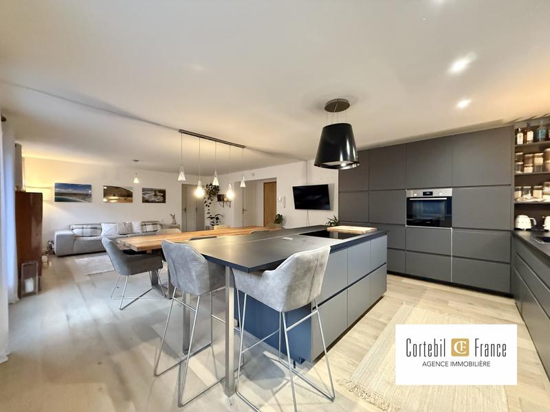 Appartement - 99 m² - 4 pièces