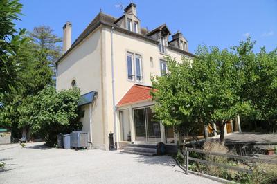 Maison de maîtres - 300 m² - 9 pièces