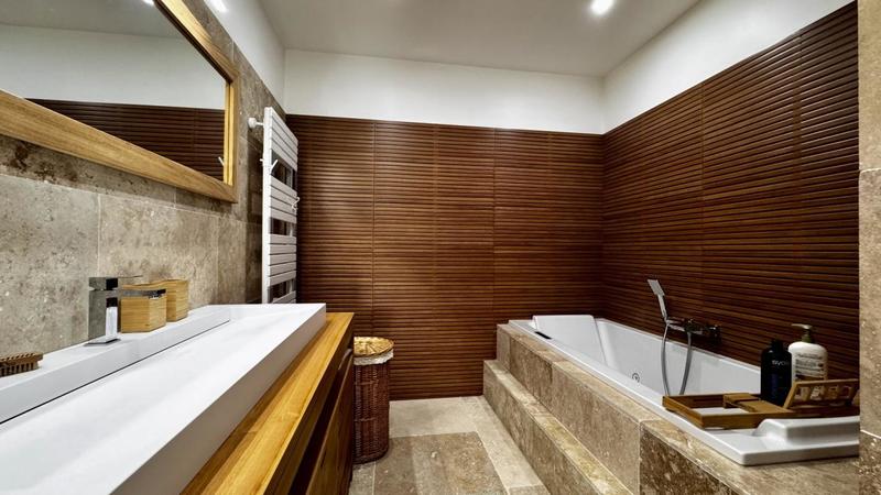 Maison - 394 m² - 14 pièces