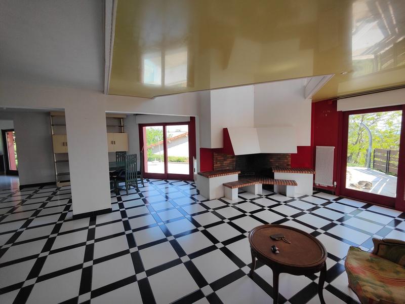 Maison - 283 m² - 8 pièces