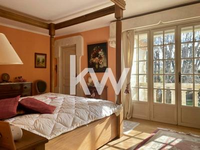 Propriété - 300 m² - 8 pièces