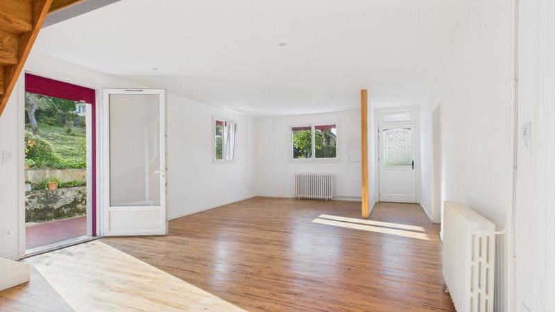 Maison - 240 m² - 10 pièces