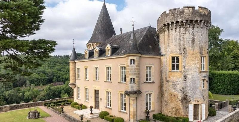 Manoir - 2 700 m² - 30 pièces