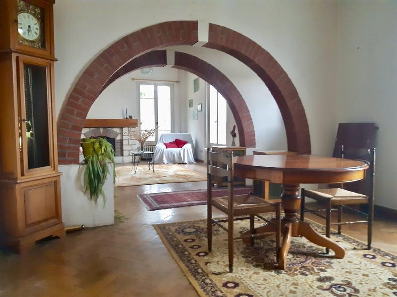 Maison - 246 m² - 9 pièces