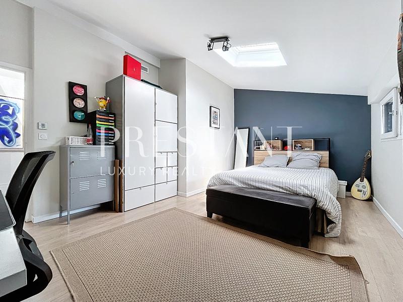 Maison - 195 m² - 8 pièces