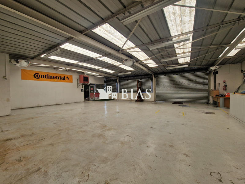 Entrepôt - 403 m²