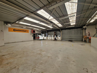 Entrepôt - 403 m²
