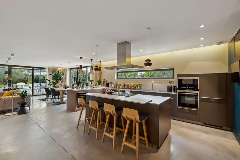 Maison - 203 m² - 6 pièces