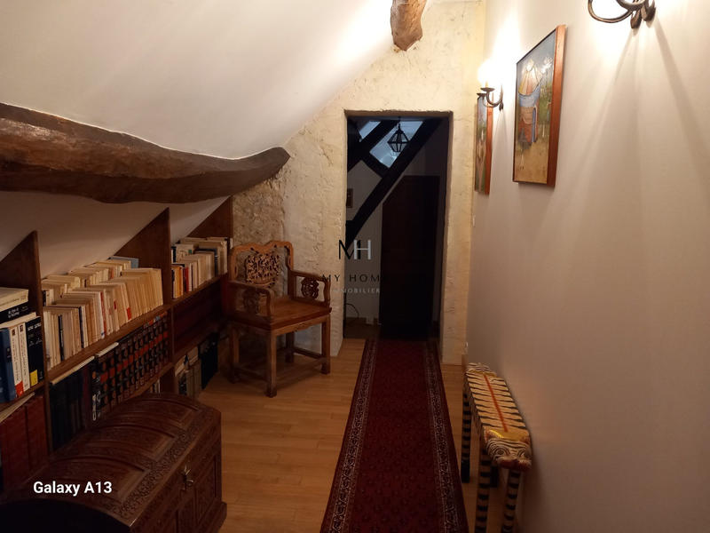 Maison - 360 m² - 8 pièces