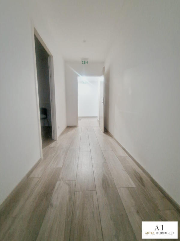 Local d'activités - 77 m² - 3 pièces