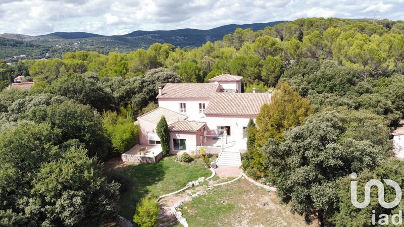 Maison - 665 m² - 10 pièces