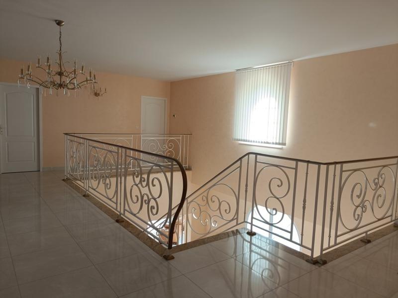 Maison - 300 m² - 7 pièces