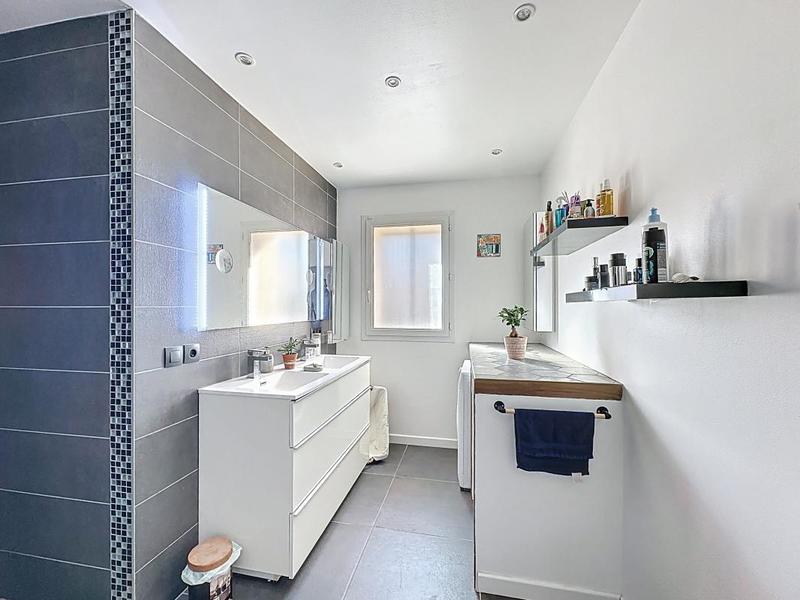 Appartement - 80 m² - 3 pièces