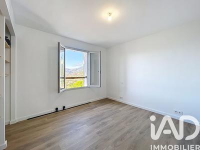 Appartement - 95 m² - 4 pièces