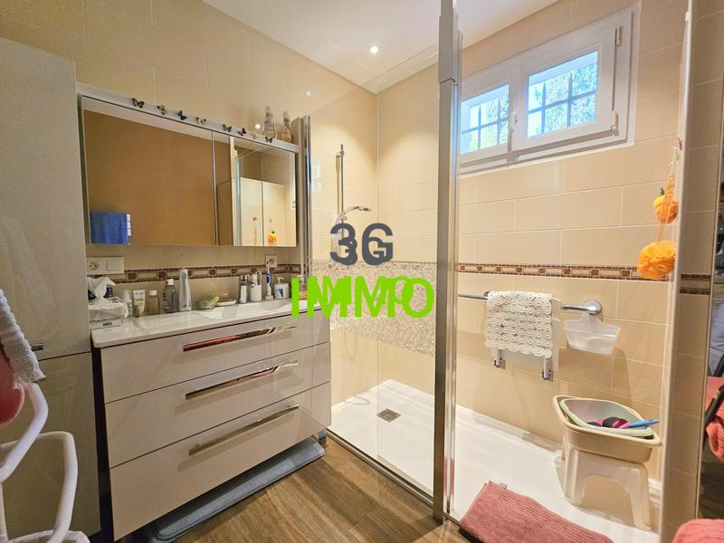 Maison traditionnelle - 201 m² - 8 pièces