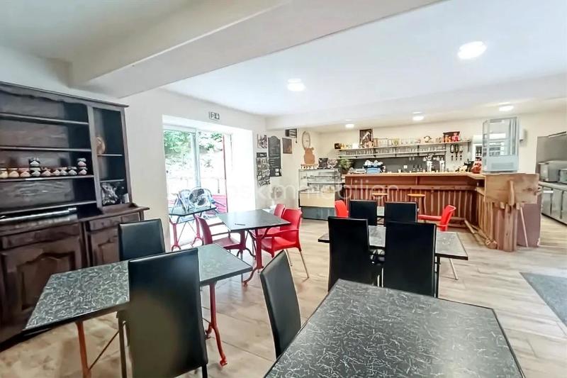 Maison - 240 m² - 6 pièces