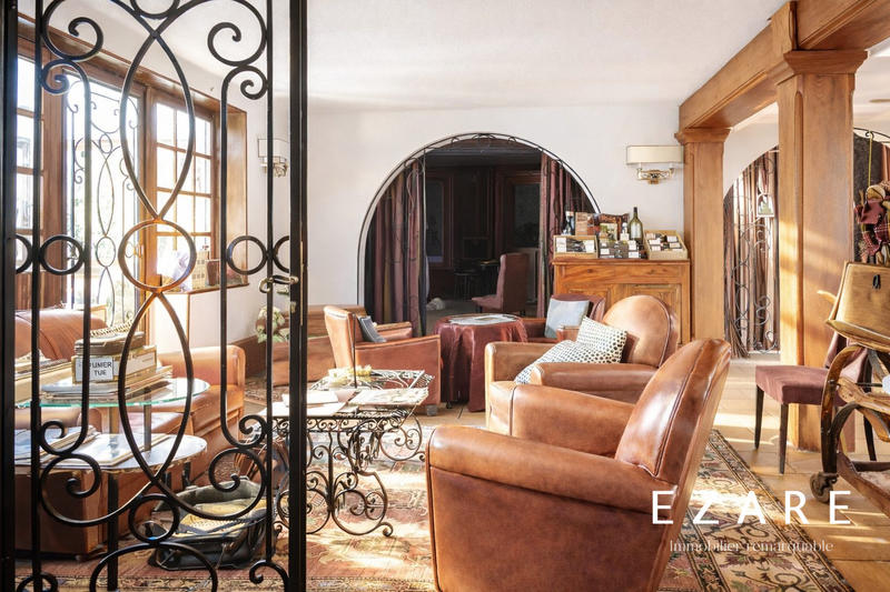 Maison - 460 m² - 14 pièces