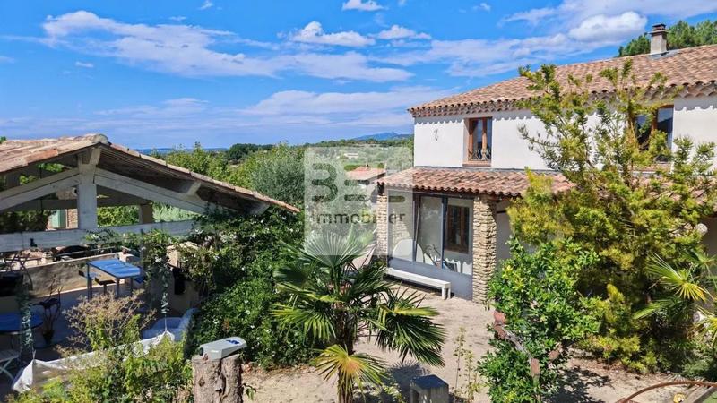 Villa - 198 m² - 6 pièces