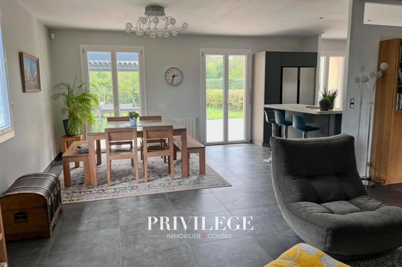 Maison - 184 m² - 6 pièces