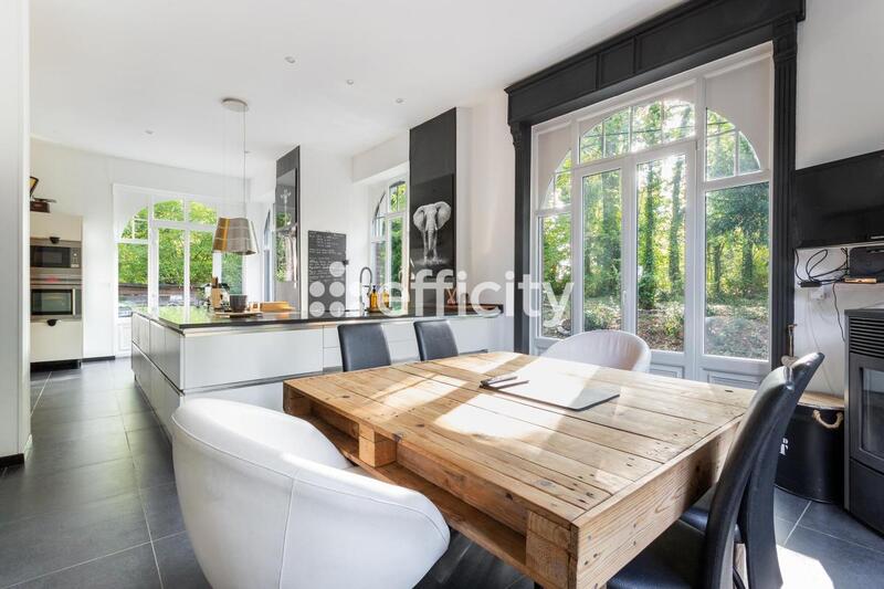 Demeure - 458 m² - 16 pièces