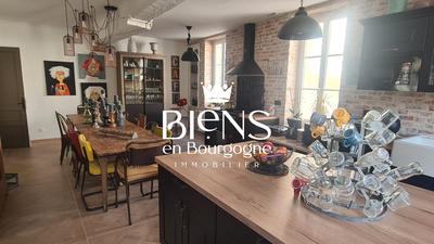 Maison - 259 m² - 8 pièces