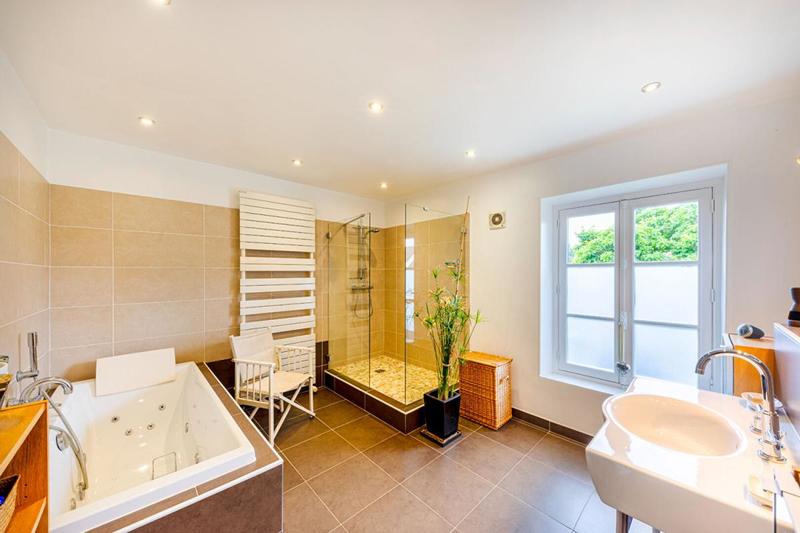 Maison - 217 m² - 7 pièces