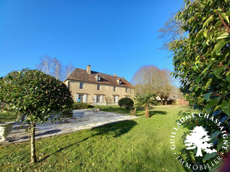 Maison traditionnelle - 250 m² - 9 pièces