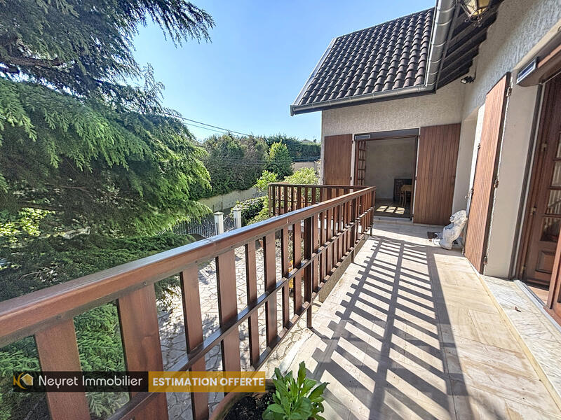 Maison - 245 m² - 7 pièces