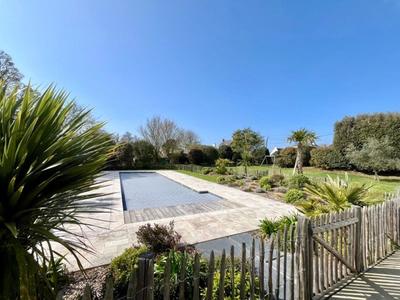 Maison - 400 m² - 15 pièces