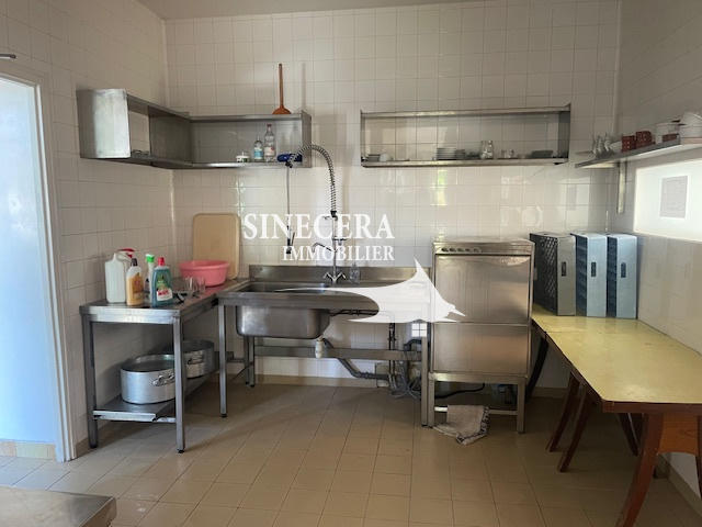 Maison - 725 m² - 6 pièces