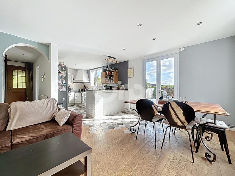 Maison - 104 m² - 6 pièces