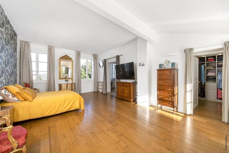 Maison de maîtres - 610 m² - 12 pièces