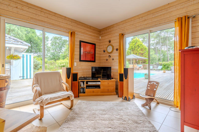 Maison - 215 m² - 7 pièces