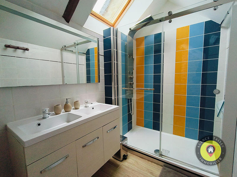 Maison - 270 m² - 11 pièces