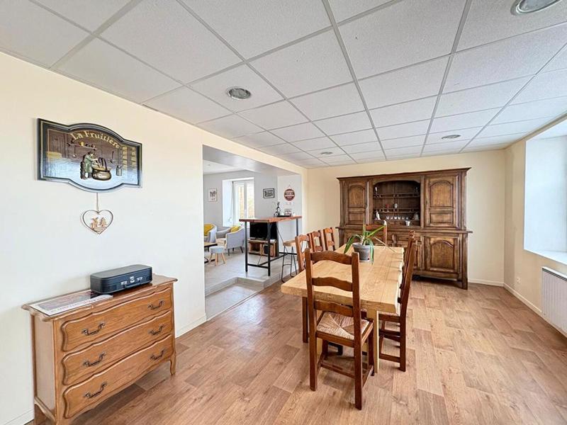 Maison - 233 m² - 8 pièces