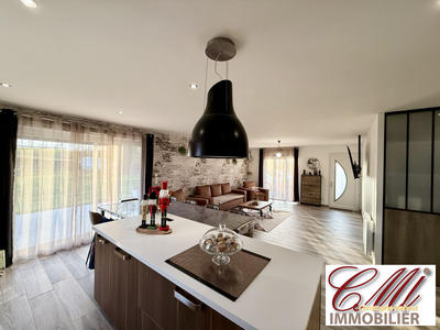 Maison - 97 m² - 5 pièces