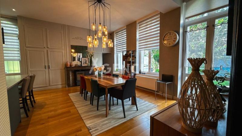 Maison bourgeoise - 250 m² - 9 pièces