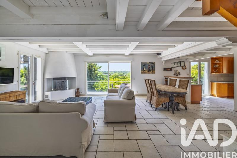 Maison - 203 m² - 6 pièces