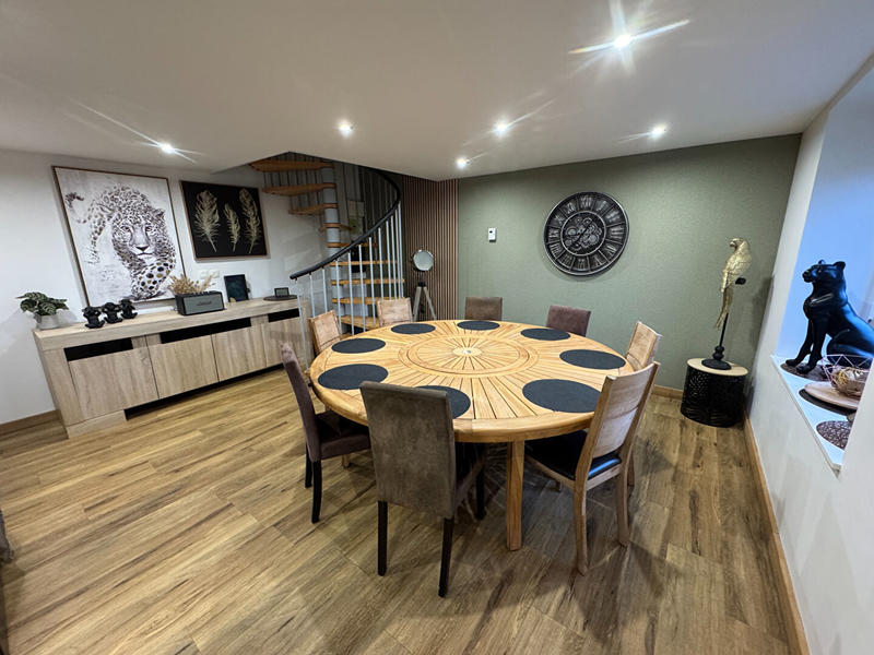 Maison - 150 m² - 8 pièces