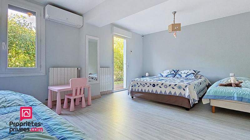 Maison - 290 m² - 9 pièces