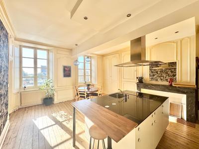 Maison - 215 m² - 9 pièces