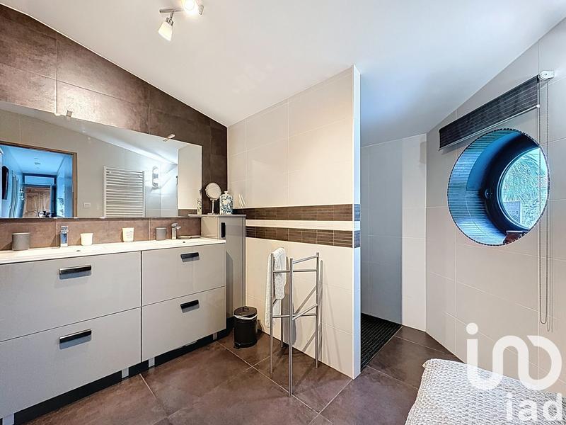 Maison de maîtres - 222 m² - 9 pièces